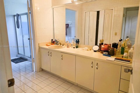 Снять в аренду виллу или дом в Майами, Флорида 4 спальни, 257.06м2, № 1930679 - фото 16