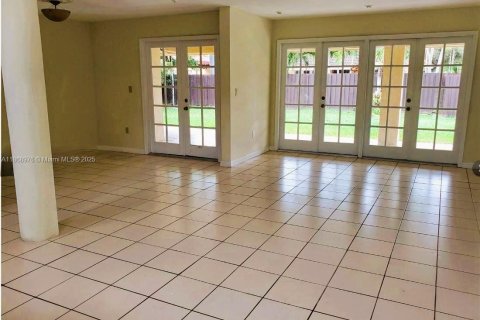 Снять в аренду виллу или дом в Майами, Флорида 4 спальни, 257.06м2, № 1930679 - фото 5