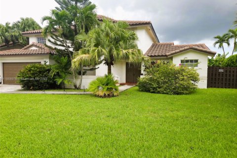 Снять в аренду виллу или дом в Майами, Флорида 4 спальни, 257.06м2, № 1930679 - фото 3