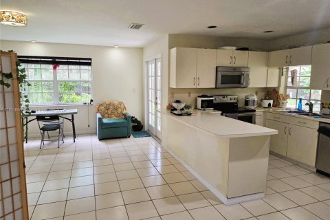 Снять в аренду виллу или дом в Майами, Флорида 4 спальни, 257.06м2, № 1930679 - фото 22