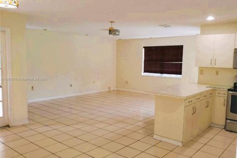 Снять в аренду виллу или дом в Майами, Флорида 4 спальни, 257.06м2, № 1930679 - фото 19