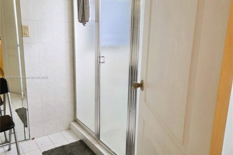 Снять в аренду виллу или дом в Майами, Флорида 4 спальни, 257.06м2, № 1930679 - фото 17