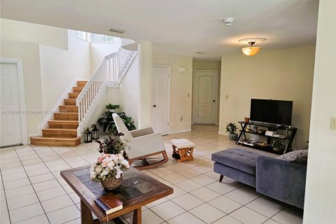 Снять в аренду виллу или дом в Майами, Флорида 4 спальни, 257.06м2, № 1930679 - фото 13