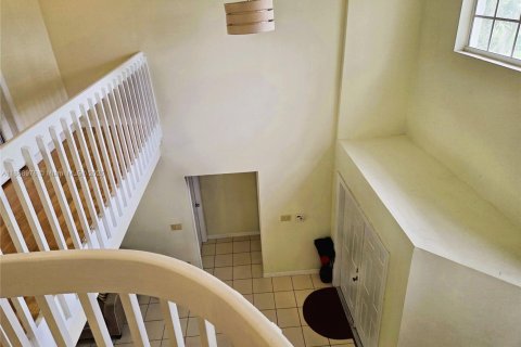 Снять в аренду виллу или дом в Майами, Флорида 4 спальни, 257.06м2, № 1930679 - фото 28