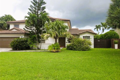 Снять в аренду виллу или дом в Майами, Флорида 4 спальни, 257.06м2, № 1930679 - фото 2