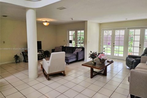 Снять в аренду виллу или дом в Майами, Флорида 4 спальни, 257.06м2, № 1930679 - фото 8