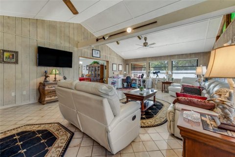 House in New Smyrna Beach, Florida 3 bedrooms, 251.11 sq.m. № 1558983 - photo 18