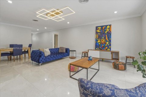 Casa en venta en Wilton Manors, Florida, 3 dormitorios, 186.73 m2 № 2174307 - foto 2