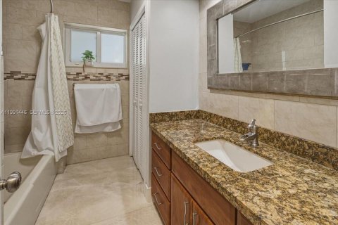 Casa en venta en Wilton Manors, Florida, 3 dormitorios, 186.73 m2 № 2174307 - foto 19