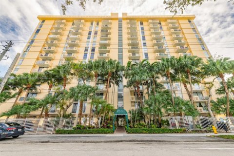 Condo in North Miami, Florida, 1 bedroom  № 1776003 - photo 29