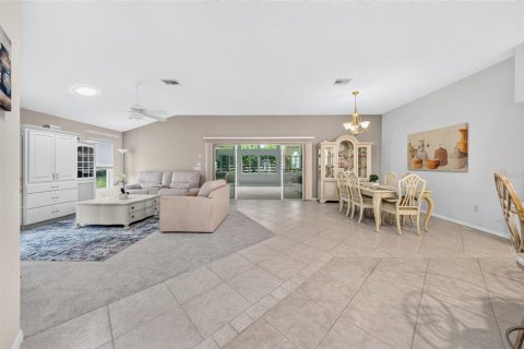 Villa ou maison à vendre à The Villages, Floride: 3 chambres, 194.35 m2 № 2414900 - photo 22