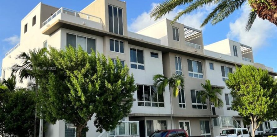 Condo in Doral, Florida, 3 bedrooms in LANDMARK  № 38329