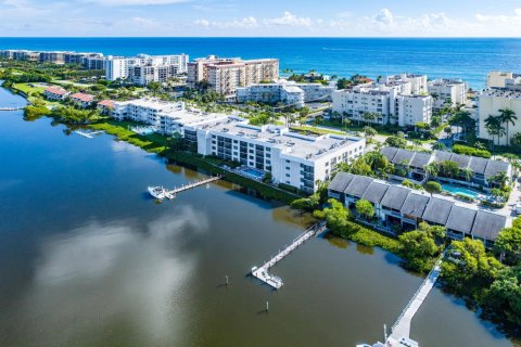 Condo in Palm Beach, Florida, 2 bedrooms  № 750612 - photo 1