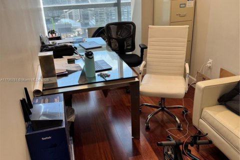 Commercial property in Miami, Florida № 1726774 - photo 1