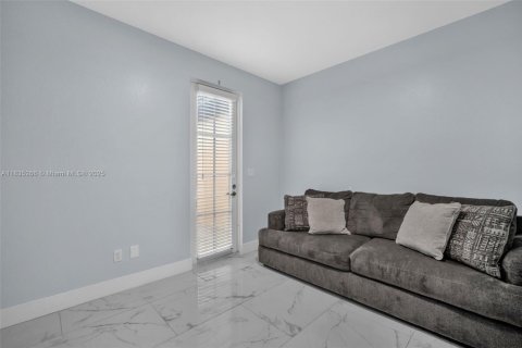 Townhouse in Pembroke Pines, Florida 4 bedrooms, 213.68 sq.m. № 1818138 - photo 28