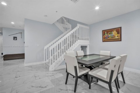 Townhouse in Pembroke Pines, Florida 4 bedrooms, 213.68 sq.m. № 1818138 - photo 6