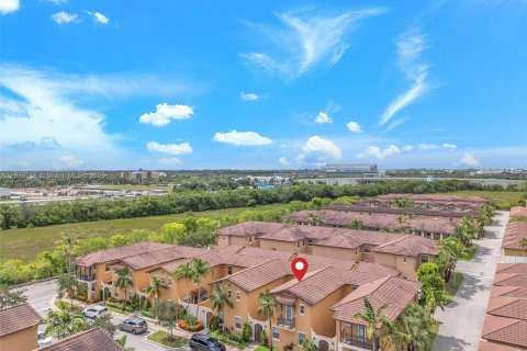 Townhouse in Pembroke Pines, Florida 4 bedrooms, 213.68 sq.m. № 1818138 - photo 20