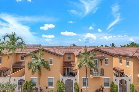 Townhouse in Pembroke Pines, Florida 4 bedrooms, 213.68 sq.m. № 1818138 - photo 14