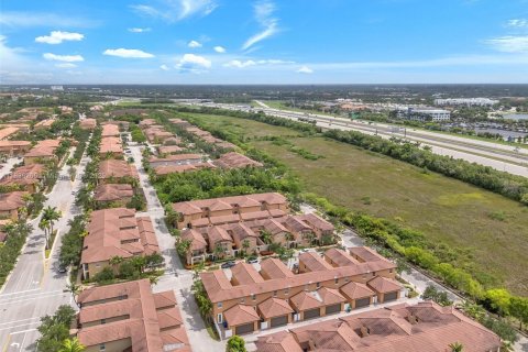 Townhouse in Pembroke Pines, Florida 4 bedrooms, 213.68 sq.m. № 1818138 - photo 24