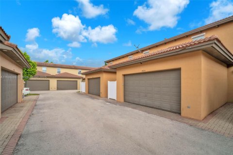 Townhouse in Pembroke Pines, Florida 4 bedrooms, 213.68 sq.m. № 1818138 - photo 27