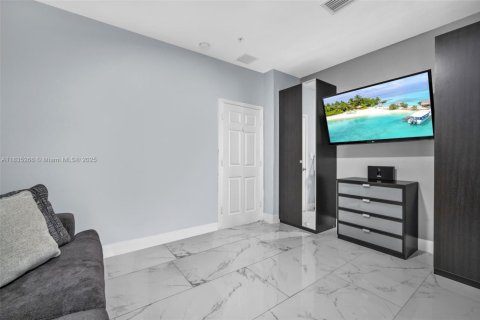 Townhouse in Pembroke Pines, Florida 4 bedrooms, 213.68 sq.m. № 1818138 - photo 29