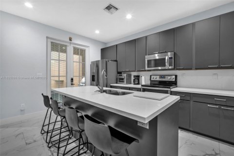Townhouse in Pembroke Pines, Florida 4 bedrooms, 213.68 sq.m. № 1818138 - photo 12