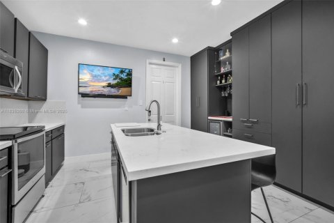 Townhouse in Pembroke Pines, Florida 4 bedrooms, 213.68 sq.m. № 1818138 - photo 10