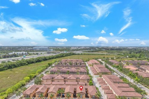 Townhouse in Pembroke Pines, Florida 4 bedrooms, 213.68 sq.m. № 1818138 - photo 21