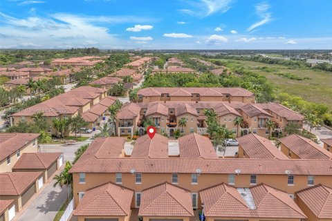 Townhouse in Pembroke Pines, Florida 4 bedrooms, 213.68 sq.m. № 1818138 - photo 22