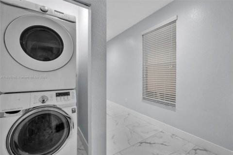 Townhouse in Pembroke Pines, Florida 4 bedrooms, 213.68 sq.m. № 1818138 - photo 13