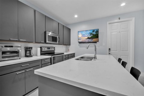 Townhouse in Pembroke Pines, Florida 4 bedrooms, 213.68 sq.m. № 1818138 - photo 9