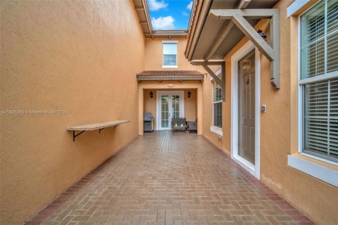 Townhouse in Pembroke Pines, Florida 4 bedrooms, 213.68 sq.m. № 1818138 - photo 15