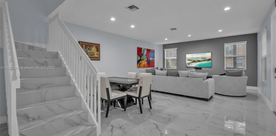 Townhouse in Pembroke Pines, Florida 4 bedrooms, 213.68 sq.m. № 1818138