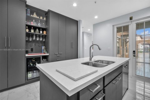 Townhouse in Pembroke Pines, Florida 4 bedrooms, 213.68 sq.m. № 1818138 - photo 11