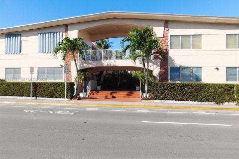 Studio in the Condo in Miami Beach, Florida  № 2000312