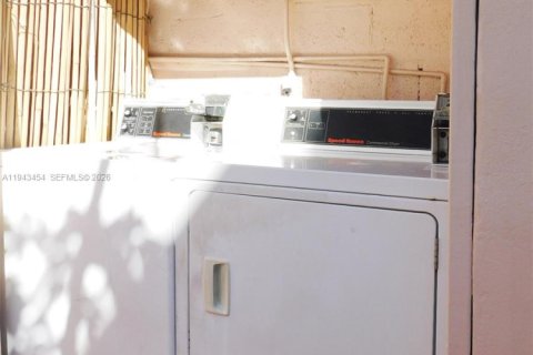 Condo in Miami Beach, Florida  № 2000312 - photo 19