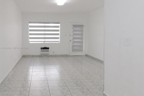 Condo in Miami Beach, Florida  № 2000312 - photo 6