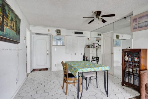 Condo in Aventura, Florida, 2 bedrooms  № 1890266 - photo 10