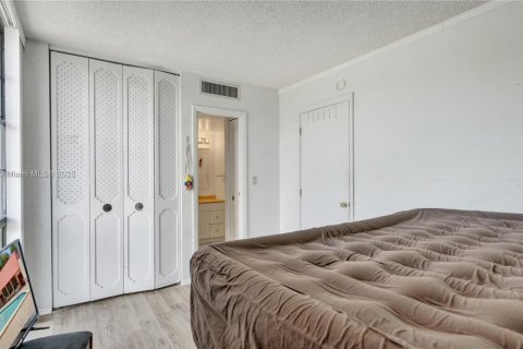 Condo in Aventura, Florida, 2 bedrooms  № 1890266 - photo 19