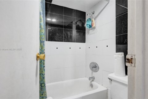 Condo in Aventura, Florida, 2 bedrooms  № 1890266 - photo 22