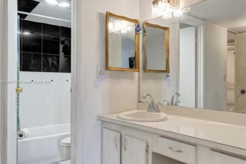 Condo in Aventura, Florida, 2 bedrooms  № 1890266 - photo 23