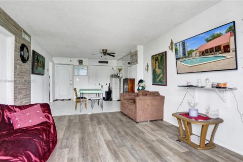 Condo in Aventura, Florida, 2 bedrooms  № 1890266 - photo 6