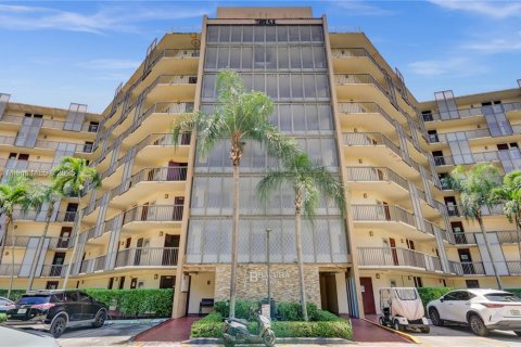 Condo in Aventura, Florida, 2 bedrooms  № 1890266 - photo 2