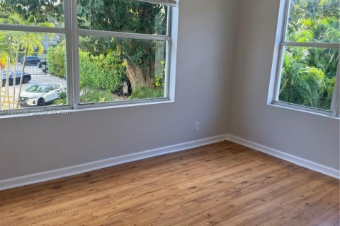 Apartamento en alquiler en Miami, Florida, 2 dormitorios, 60.39 m2 № 2007208 - foto 3