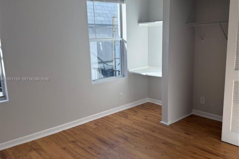 Apartamento en alquiler en Miami, Florida, 2 dormitorios, 60.39 m2 № 2007208 - foto 5