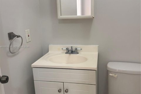 Apartamento en alquiler en Miami, Florida, 2 dormitorios, 60.39 m2 № 2007208 - foto 10