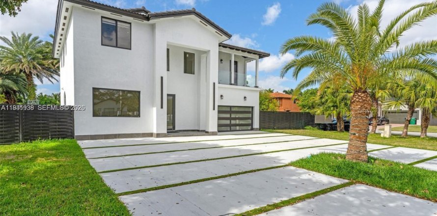House in Miami, Florida 5 bedrooms, 242.66 sq.m. № 2054147