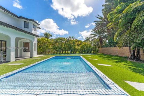House in Miami, Florida 5 bedrooms, 242.66 sq.m. № 2054147 - photo 9