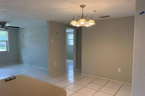 House in Port Richey, Florida 3 bedrooms, 126.35 sq.m. № 1803174 - photo 6