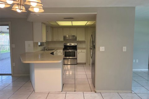 House in Port Richey, Florida 3 bedrooms, 126.35 sq.m. № 1803174 - photo 3